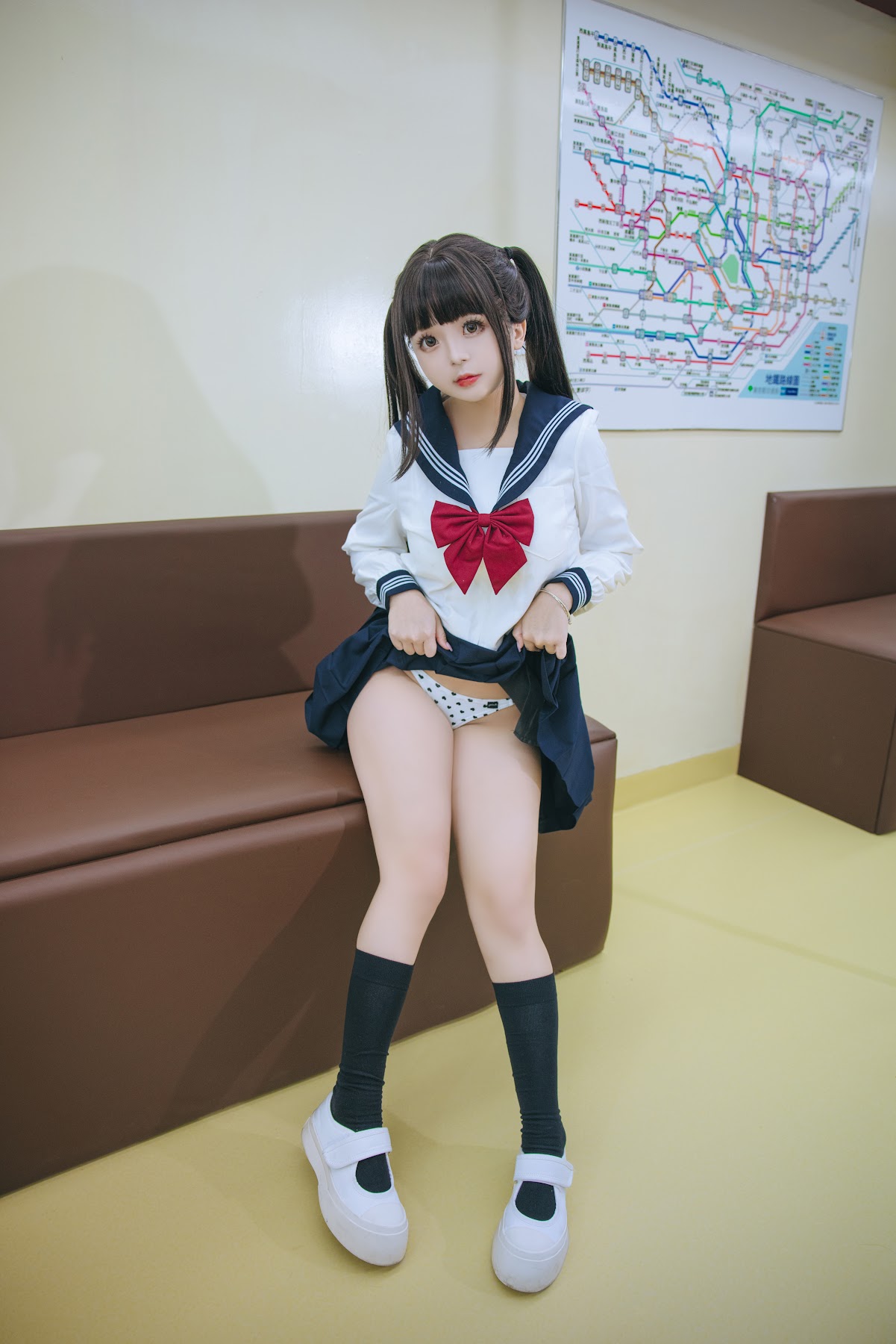 Coser@日奈娇 – 列车JK - P17