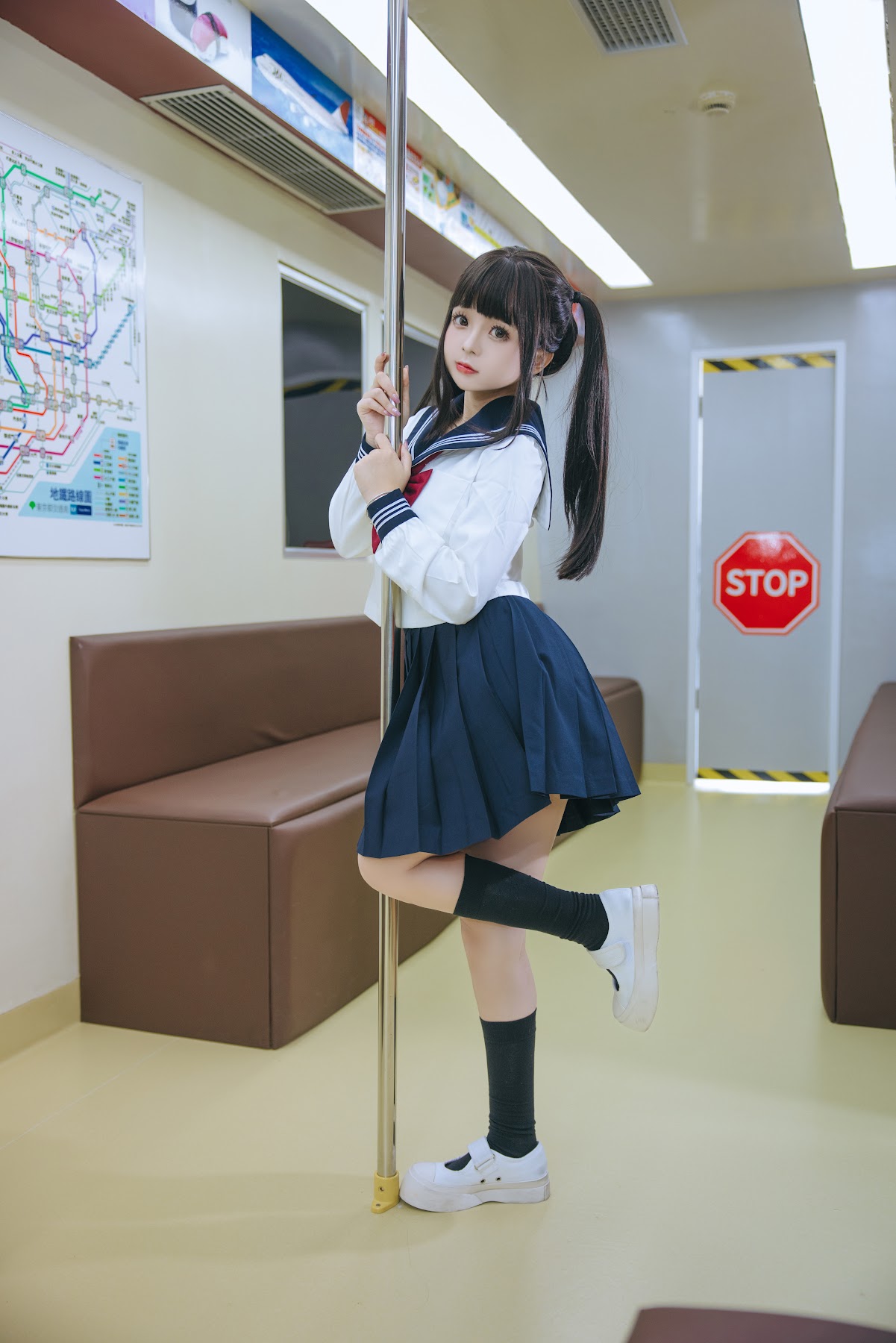 Coser@日奈娇 – 列车JK - P19