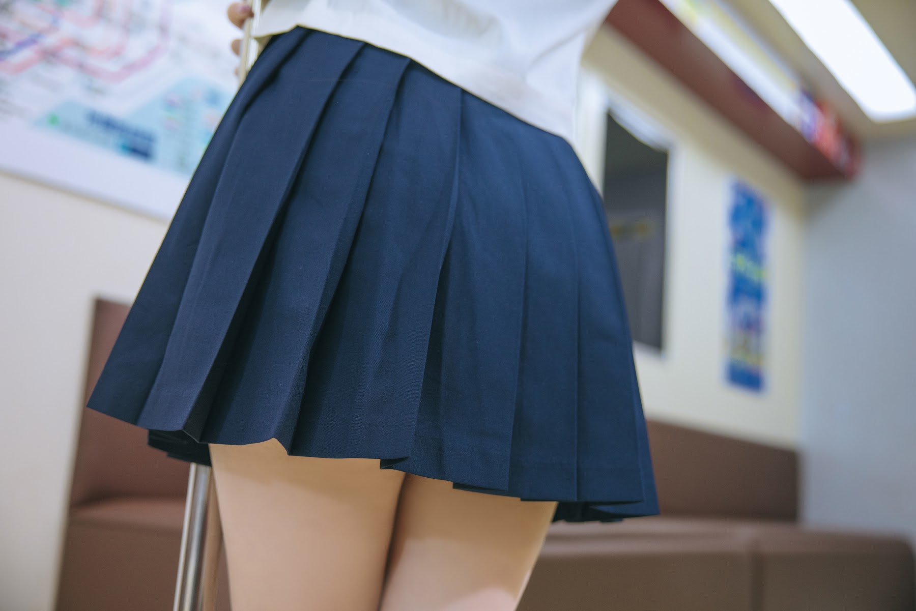 Coser@日奈娇 – 列车JK - P24