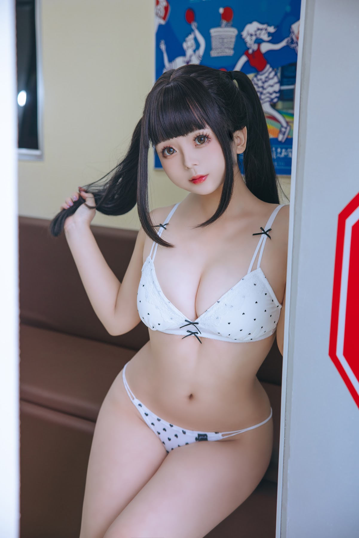 Coser@日奈娇 – 列车JK - P46