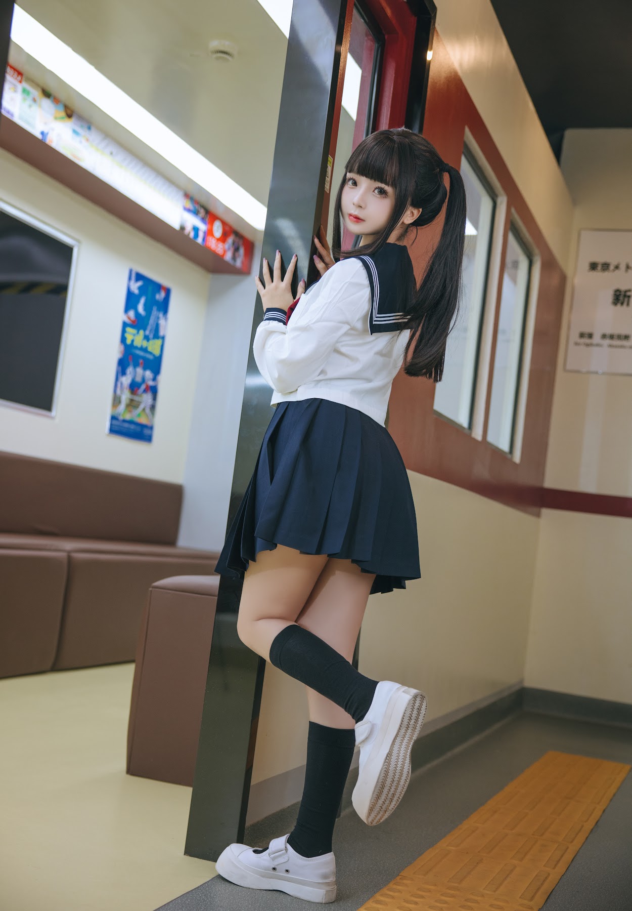 Coser@日奈娇 – 列车JK - P5