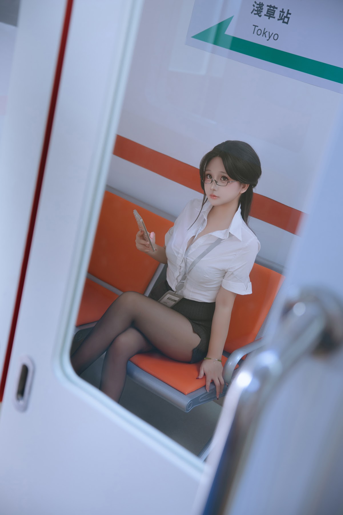 Coser@日奈娇 – 地铁OL - P101
