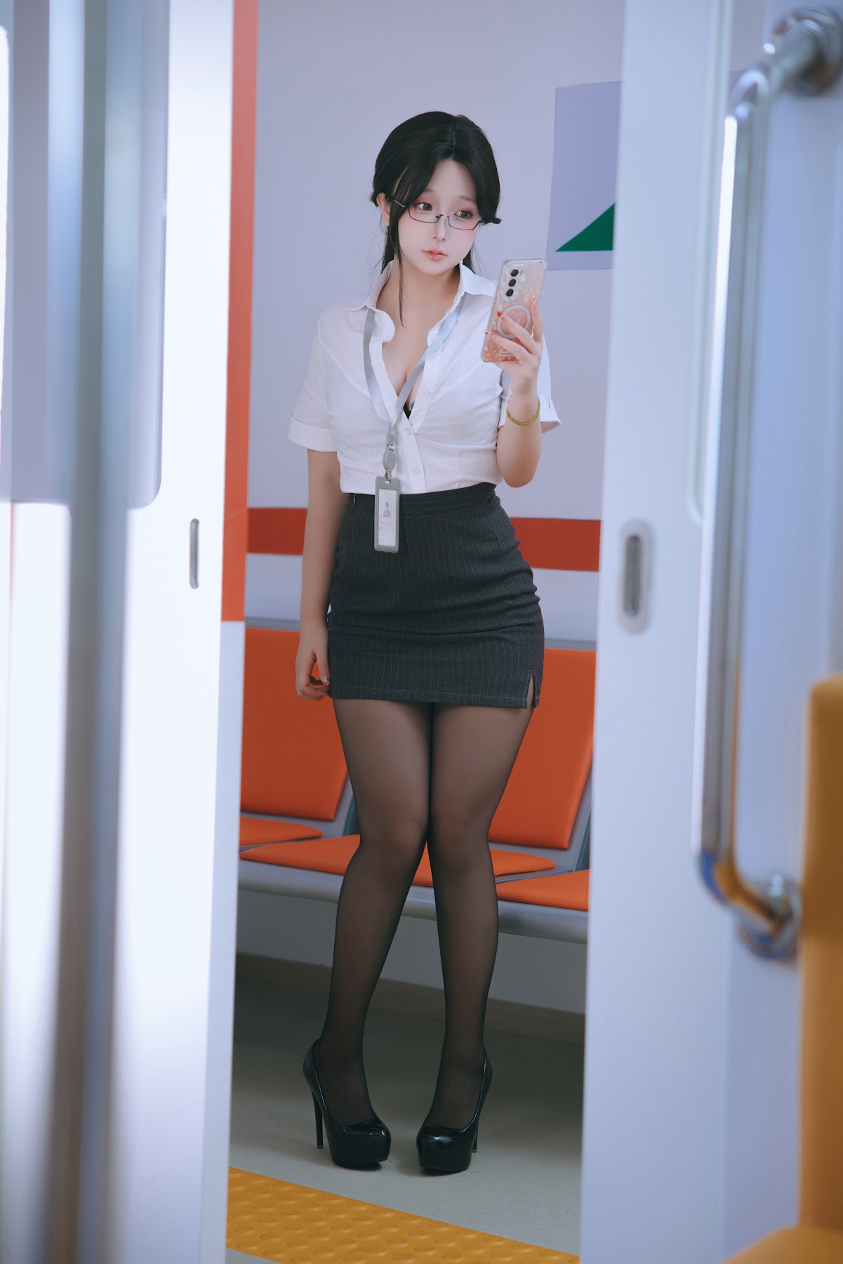 Coser@日奈娇 – 地铁OL - P146