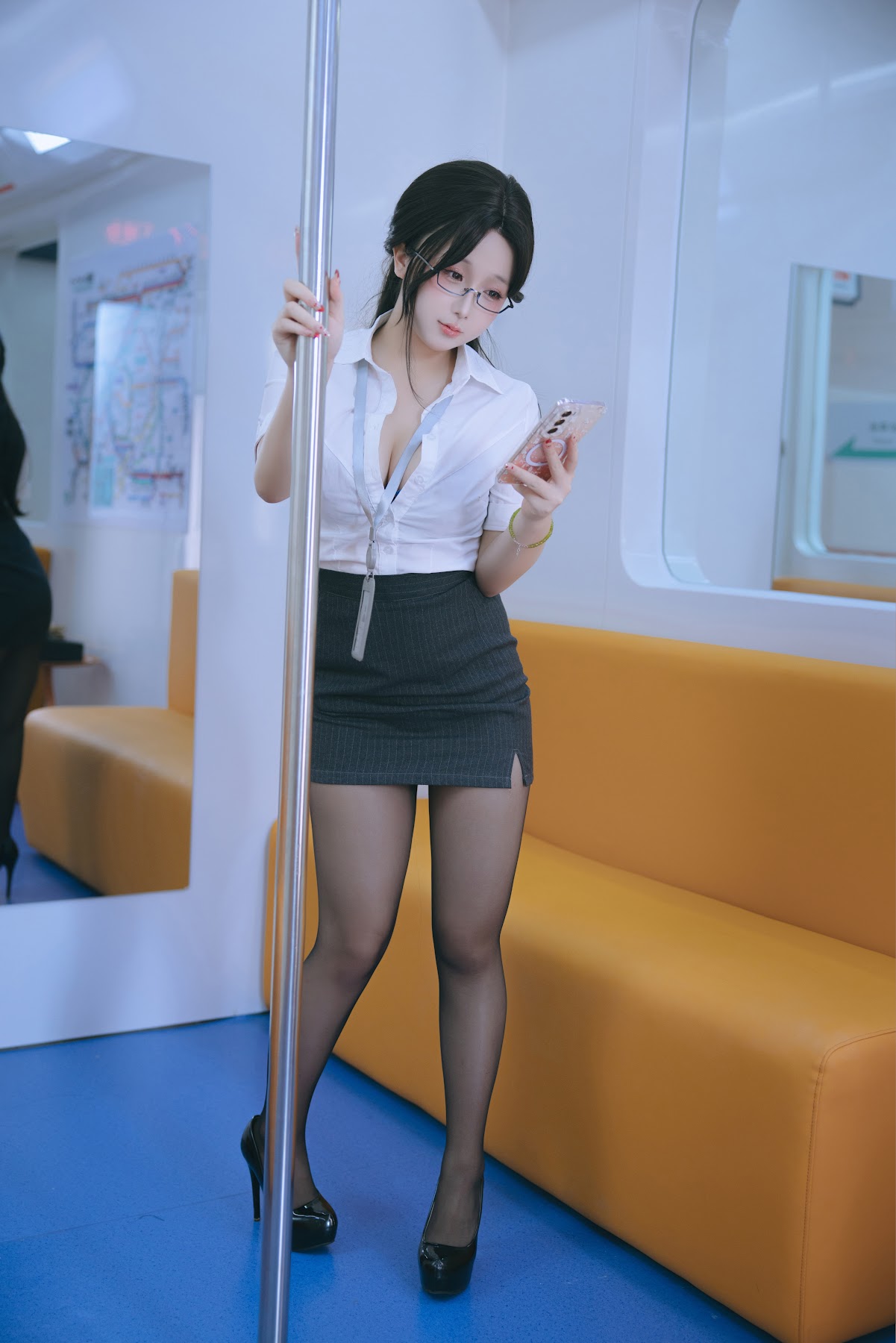 Coser@日奈娇 – 地铁OL - P177