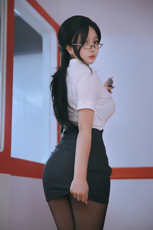 Coser@日奈娇 – 地铁OL