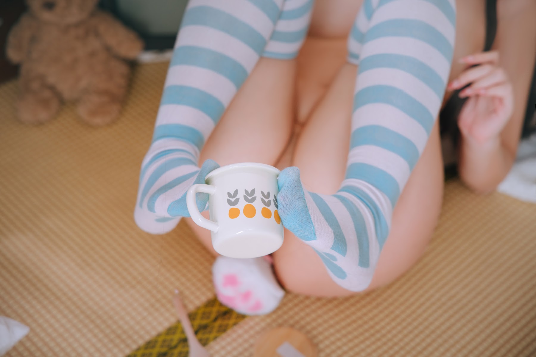 Coser@日奈娇 – 兔尾女仆 - P92