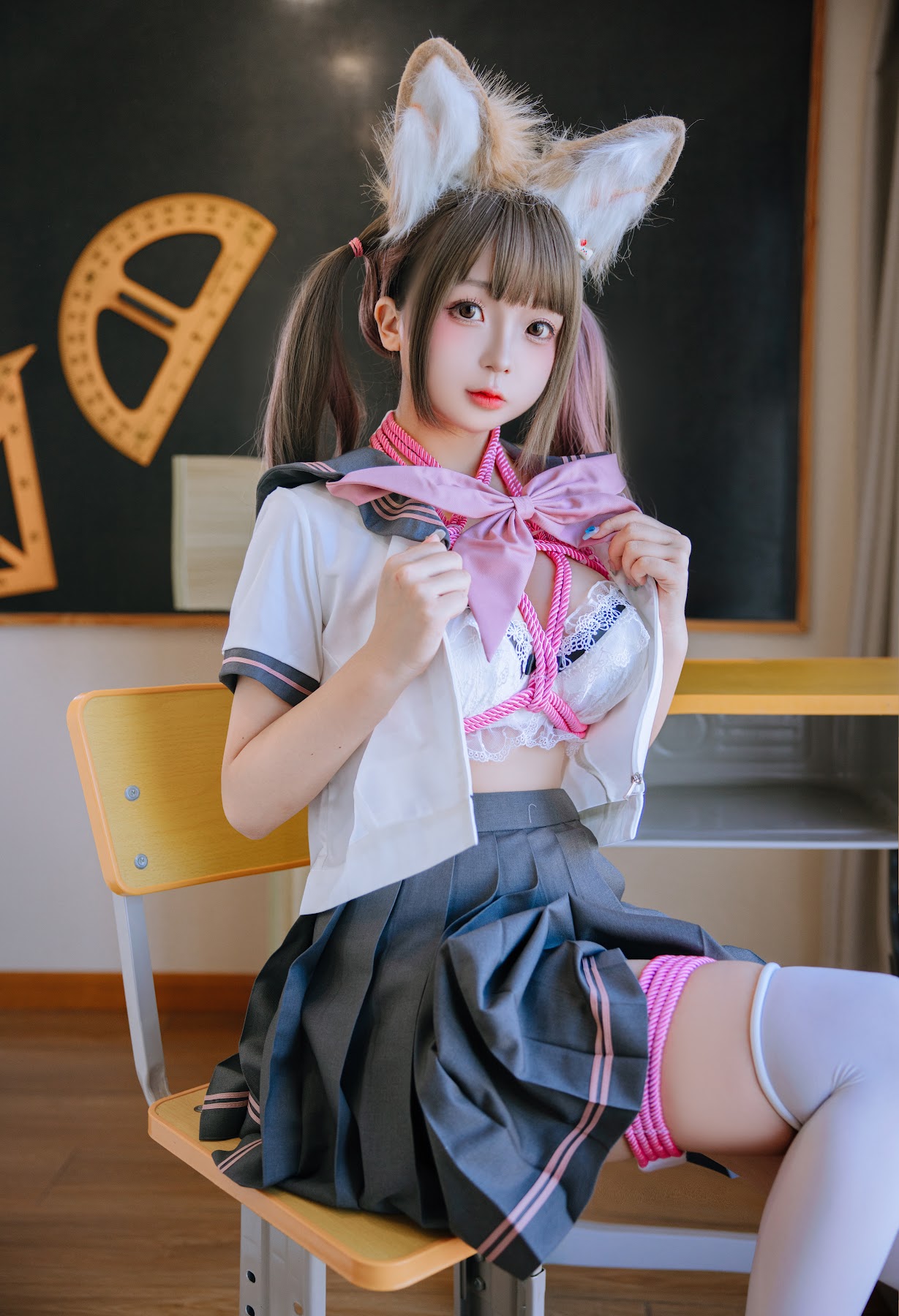 Coser@日奈娇 – 课桌捆绑 - P24