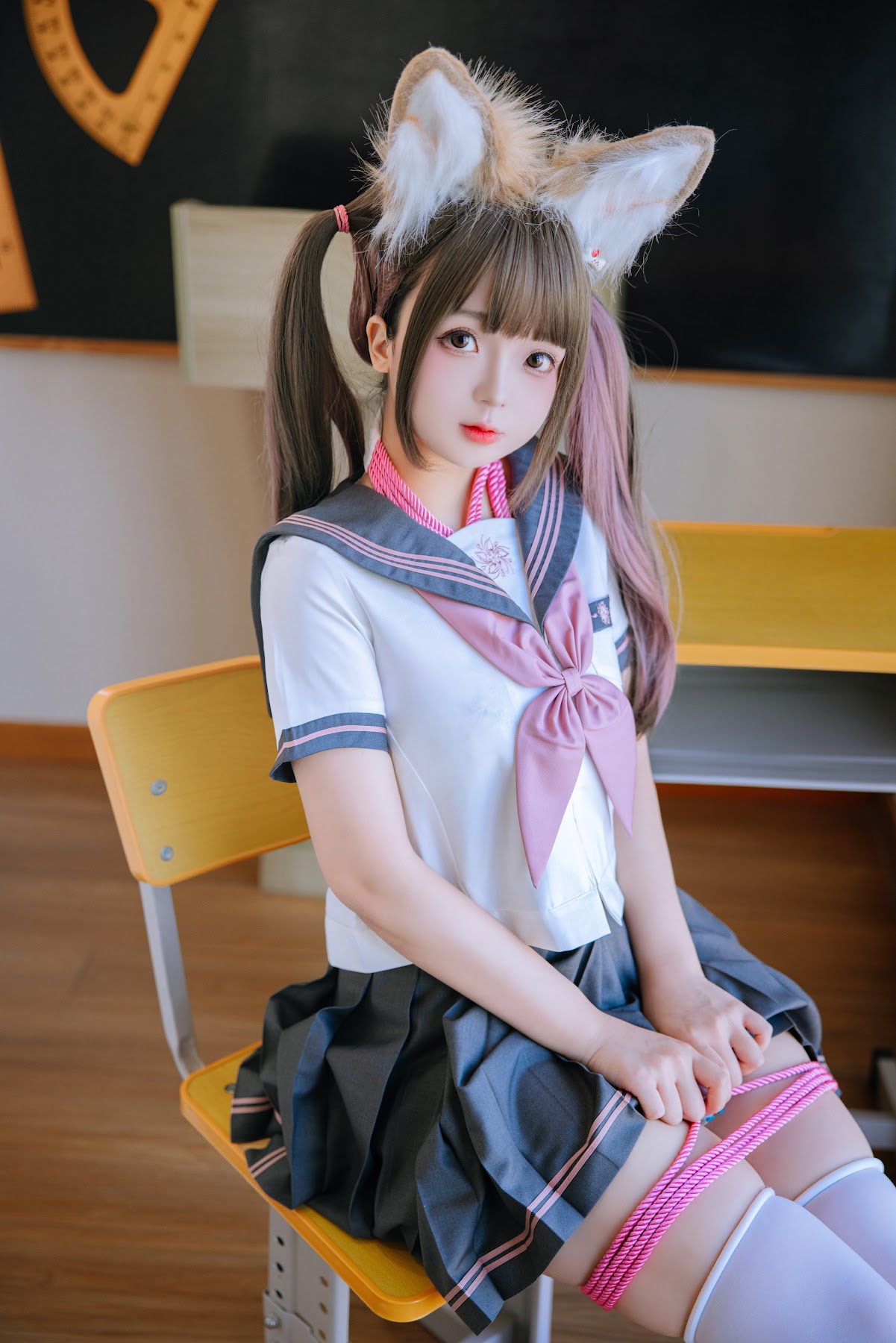 Coser@日奈娇 – 课桌捆绑 - P2