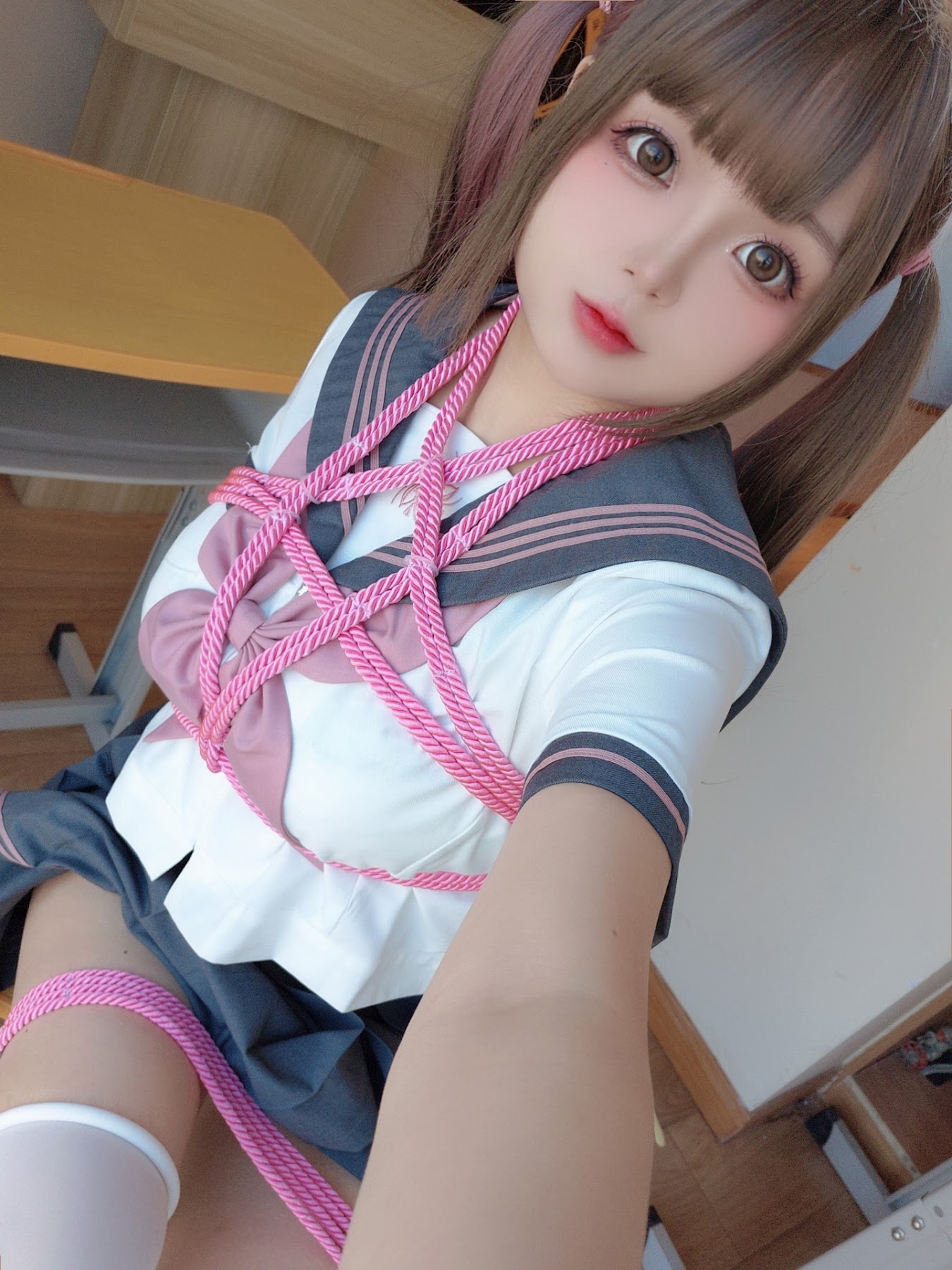 Coser@日奈娇 – 课桌捆绑 - P29