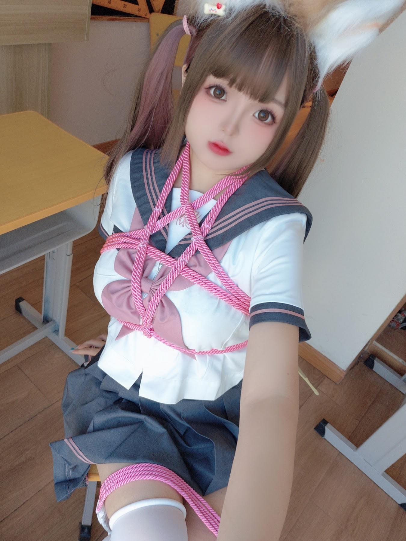 Coser@日奈娇 – 课桌捆绑 - P30