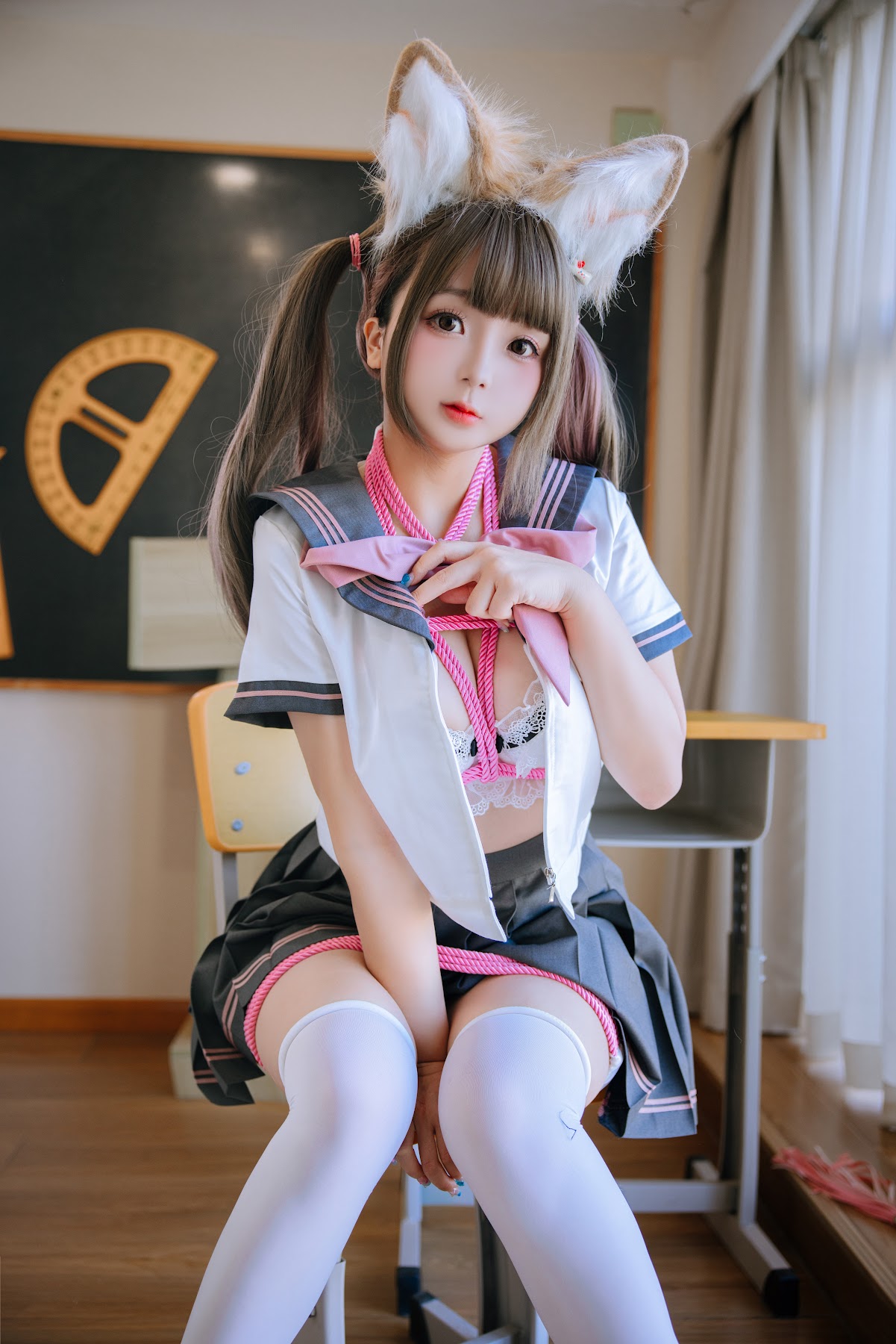 Coser@日奈娇 – 课桌捆绑 - P64
