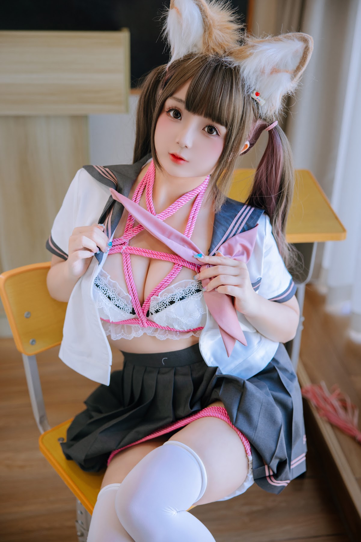 Coser@日奈娇 – 课桌捆绑 - P73