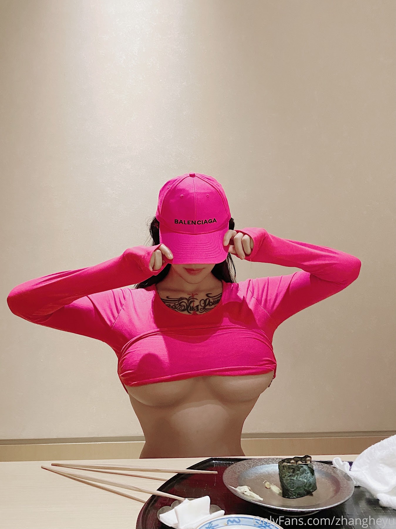 Zhang Hu Yu (张老师) – OnlyFans leaks – Pinky long sleeve t-shirt - P10