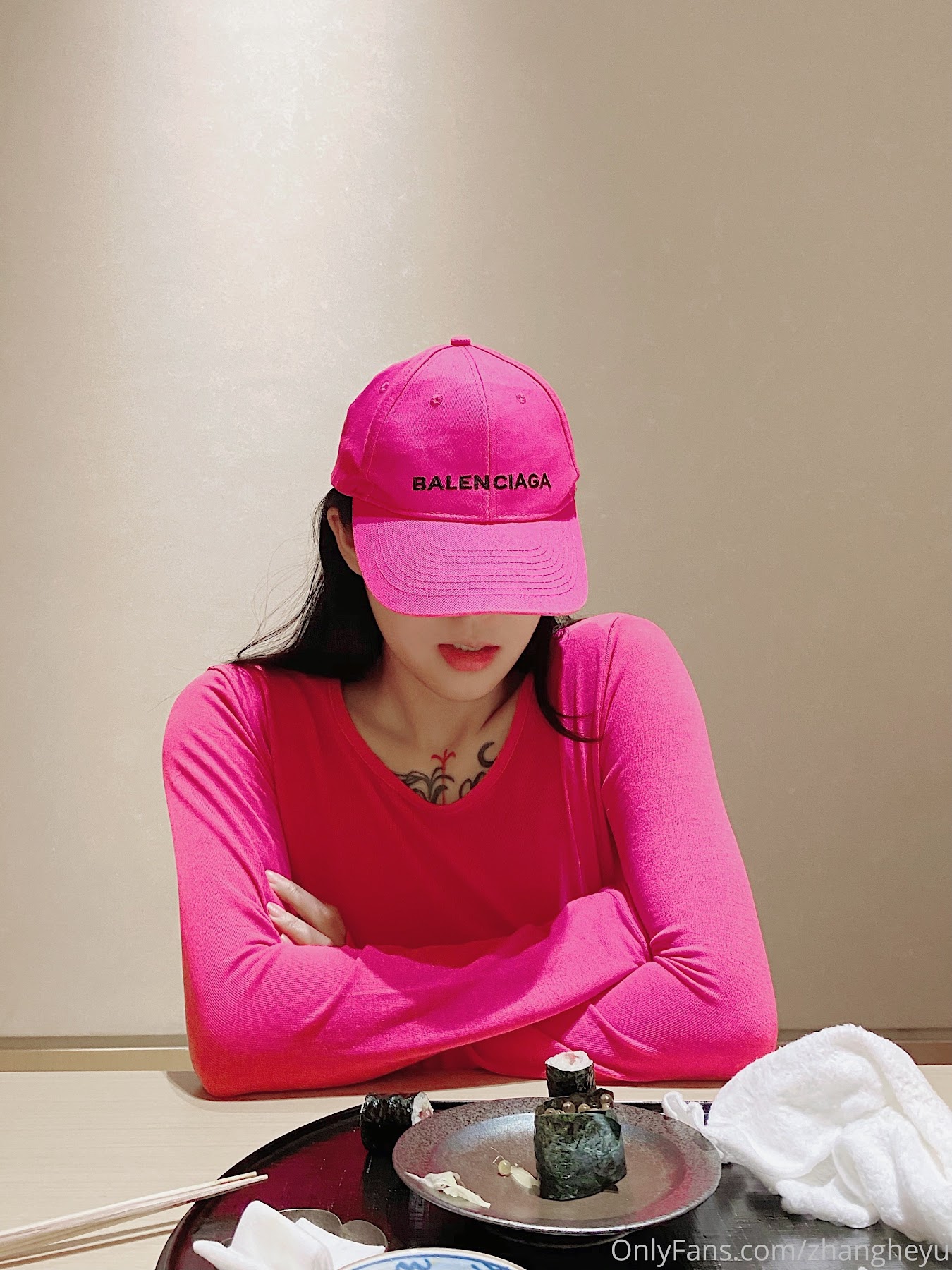 Zhang Hu Yu (张老师) – OnlyFans leaks – Pinky long sleeve t-shirt - P13