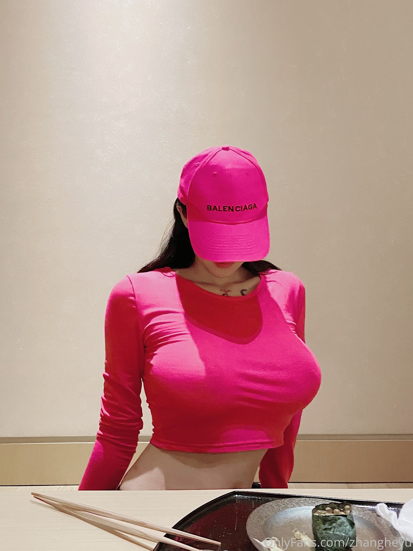 Zhang Hu Yu (张老师) – OnlyFans leaks – Pinky long sleeve t-shirt - P2
