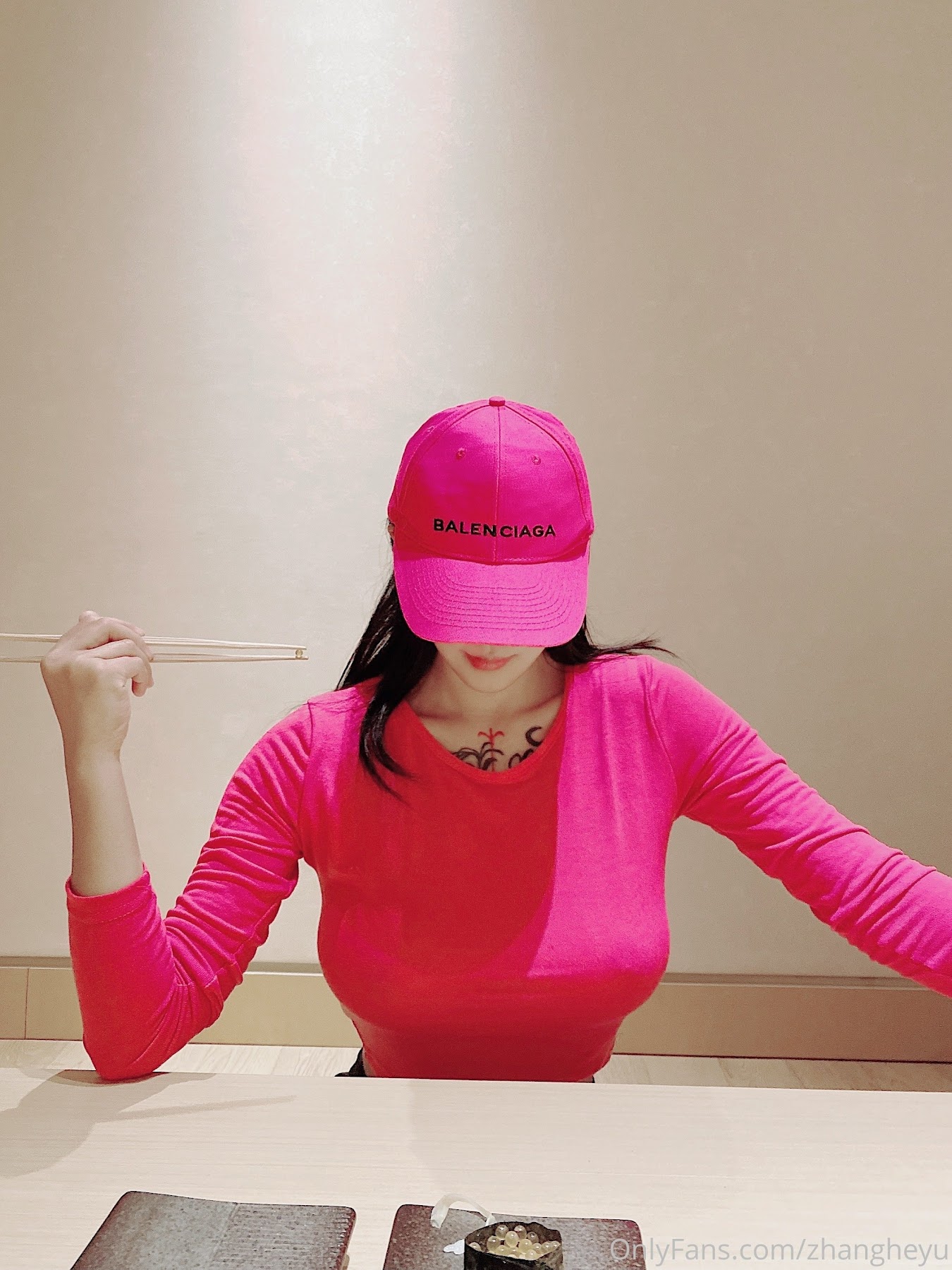 Zhang Hu Yu (张老师) – OnlyFans leaks – Pinky long sleeve t-shirt - P33