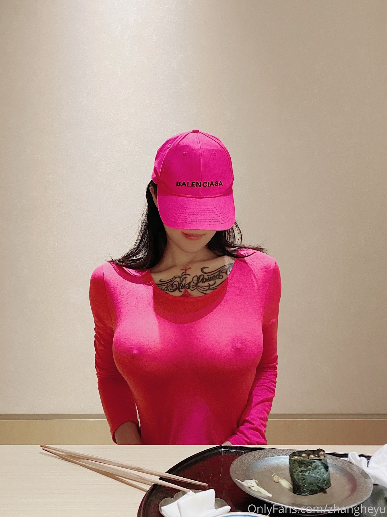 Zhang Hu Yu (张老师) – OnlyFans leaks – Pinky long sleeve t-shirt - P35