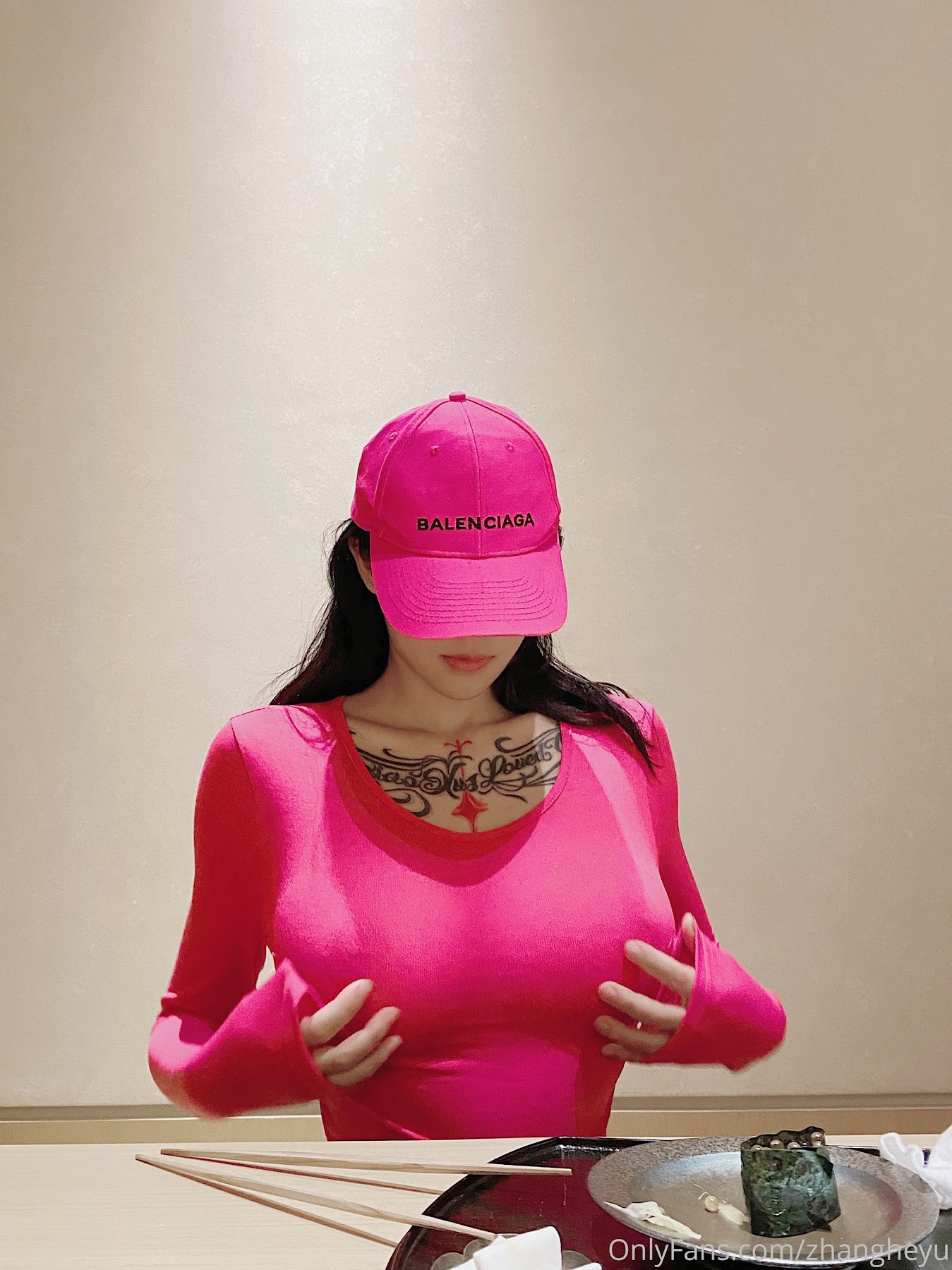 Zhang Hu Yu (张老师) – OnlyFans leaks – Pinky long sleeve t-shirt - P6