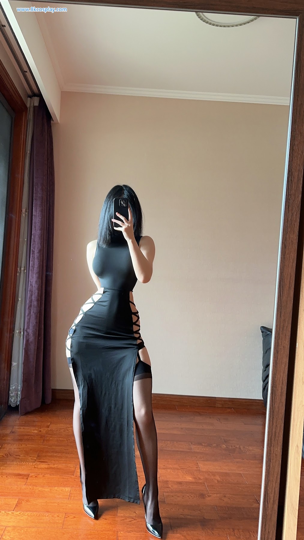 俏妞qiaoniuTT – 国风黑丝开叉旗袍 Sexy Black Qi Pao - P1