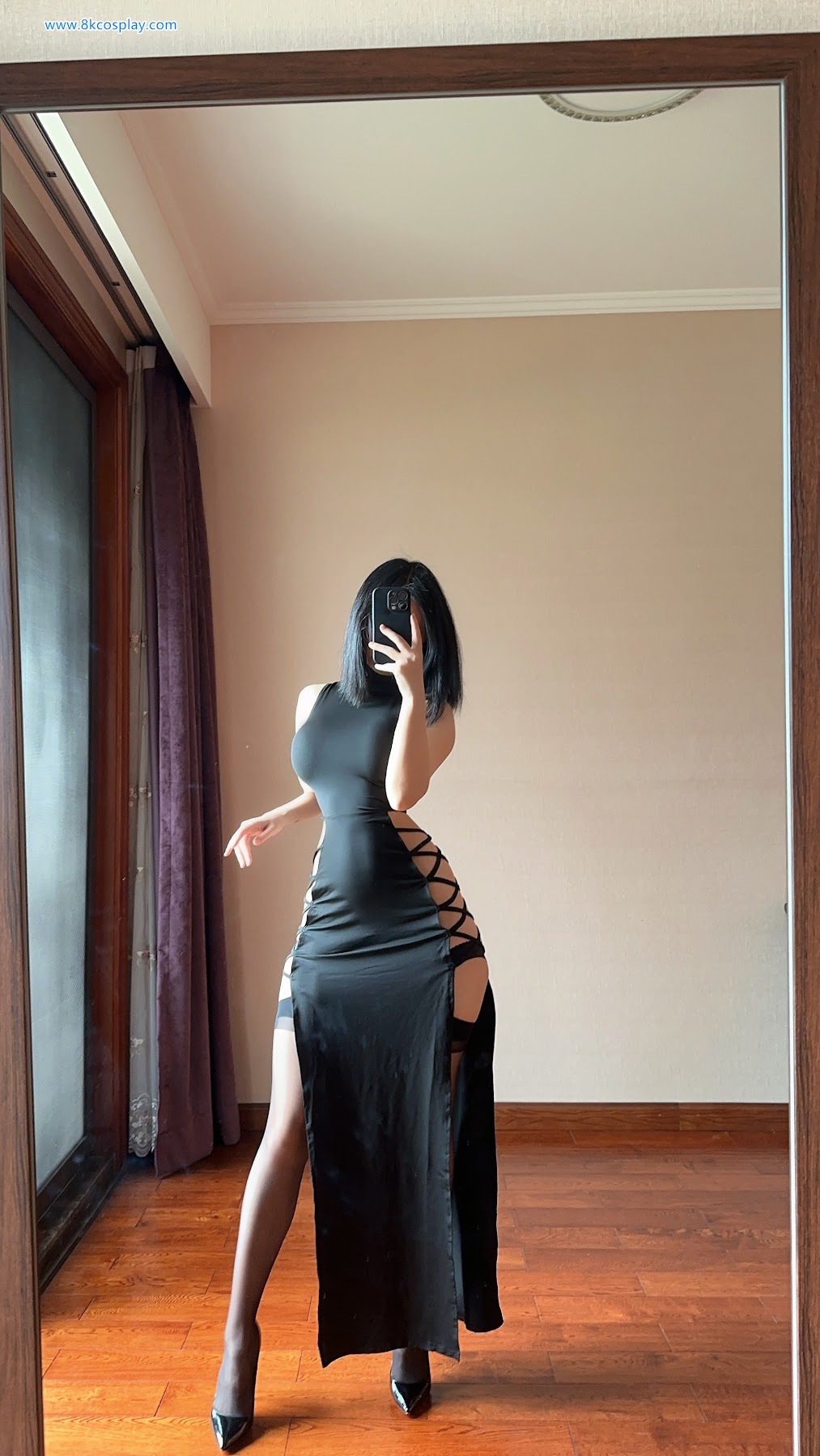 俏妞qiaoniuTT – 国风黑丝开叉旗袍 Sexy Black Qi Pao - P2