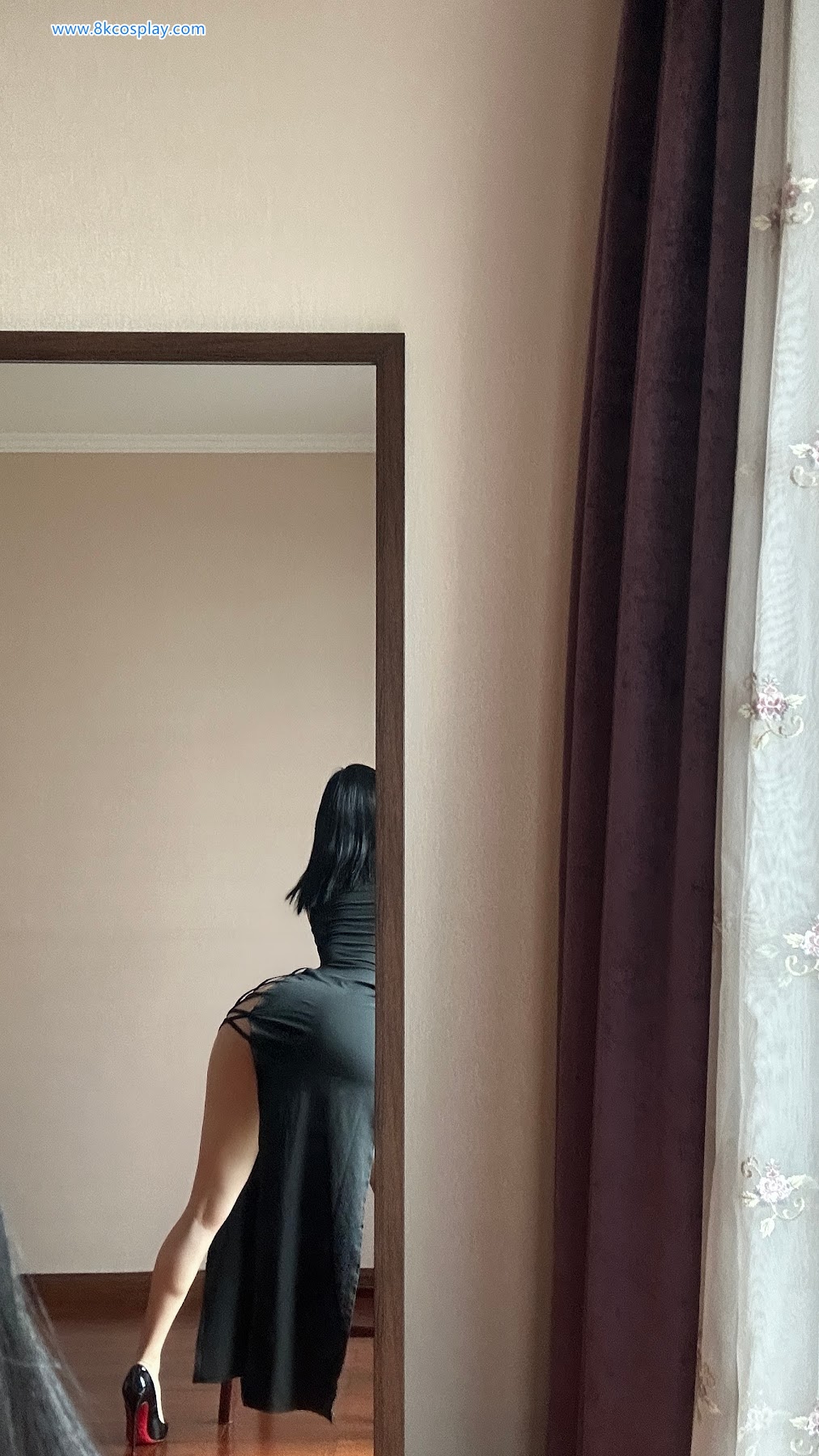 俏妞qiaoniuTT – 国风黑丝开叉旗袍 Sexy Black Qi Pao - P30