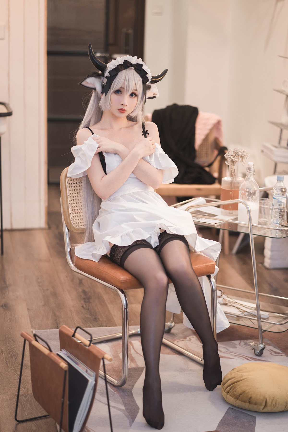 Coser@rioko凉凉子 Vol.063 贴心的奶牛女仆 - P17
