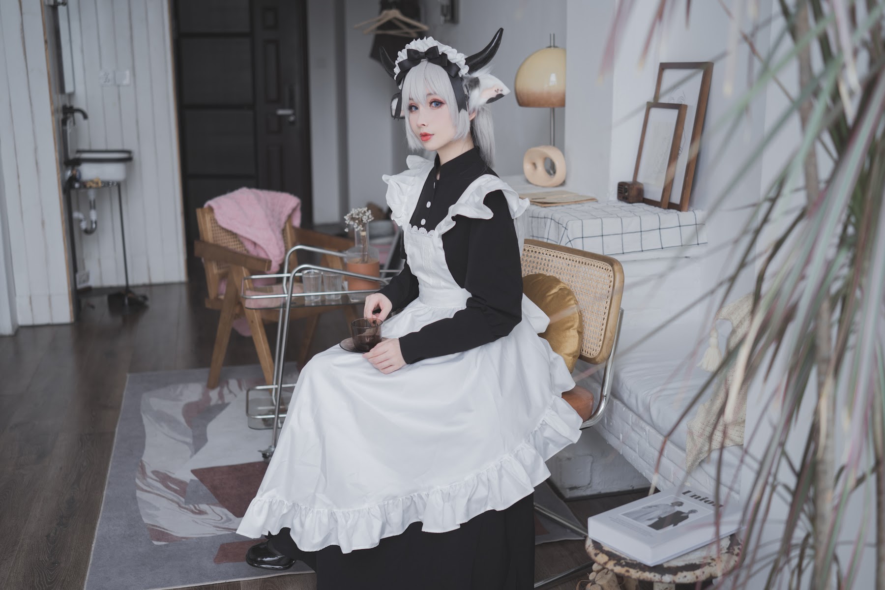 Coser@rioko凉凉子 Vol.063 贴心的奶牛女仆 - P23