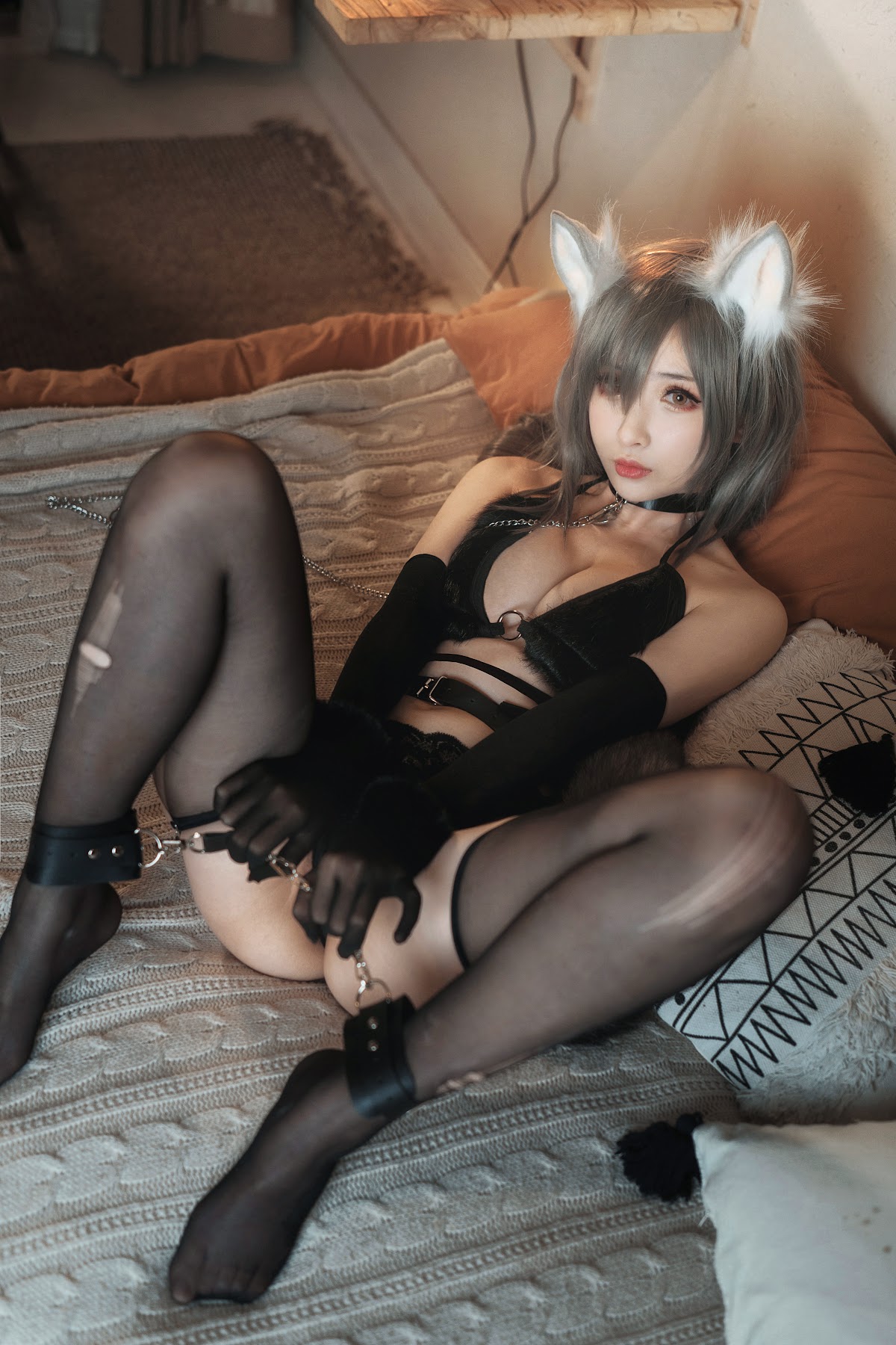Coser@rioko凉凉子 Vol.051 受伤的灰狼姐姐 - P16
