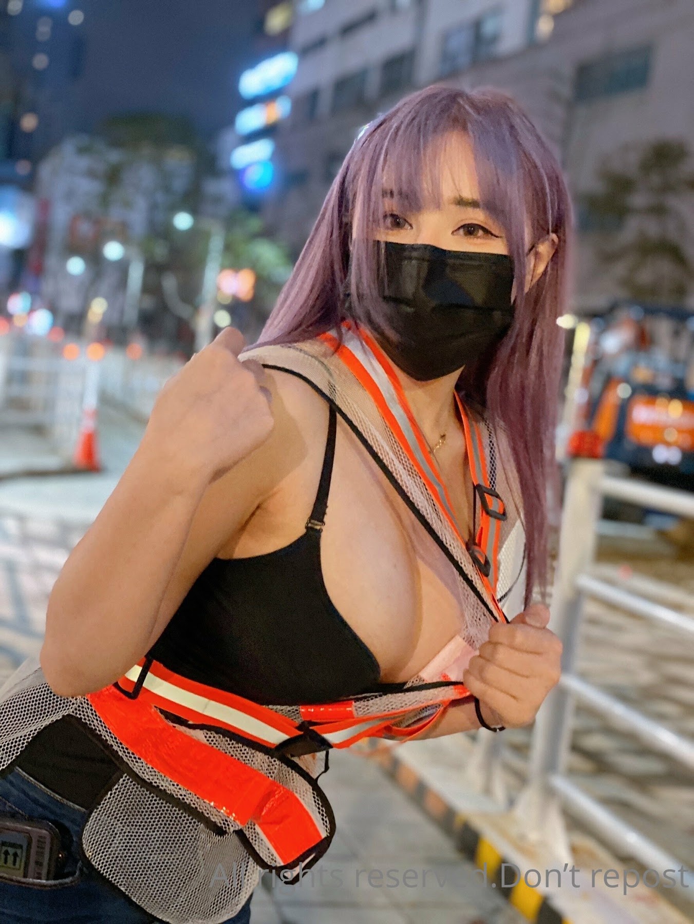 JANiE 泥泥 – 北捷手扶梯驚現爆乳妹「超大尺寸」緩緩上升，男性旅客塞爆「泥泥學姐大膽自拍」 - P110