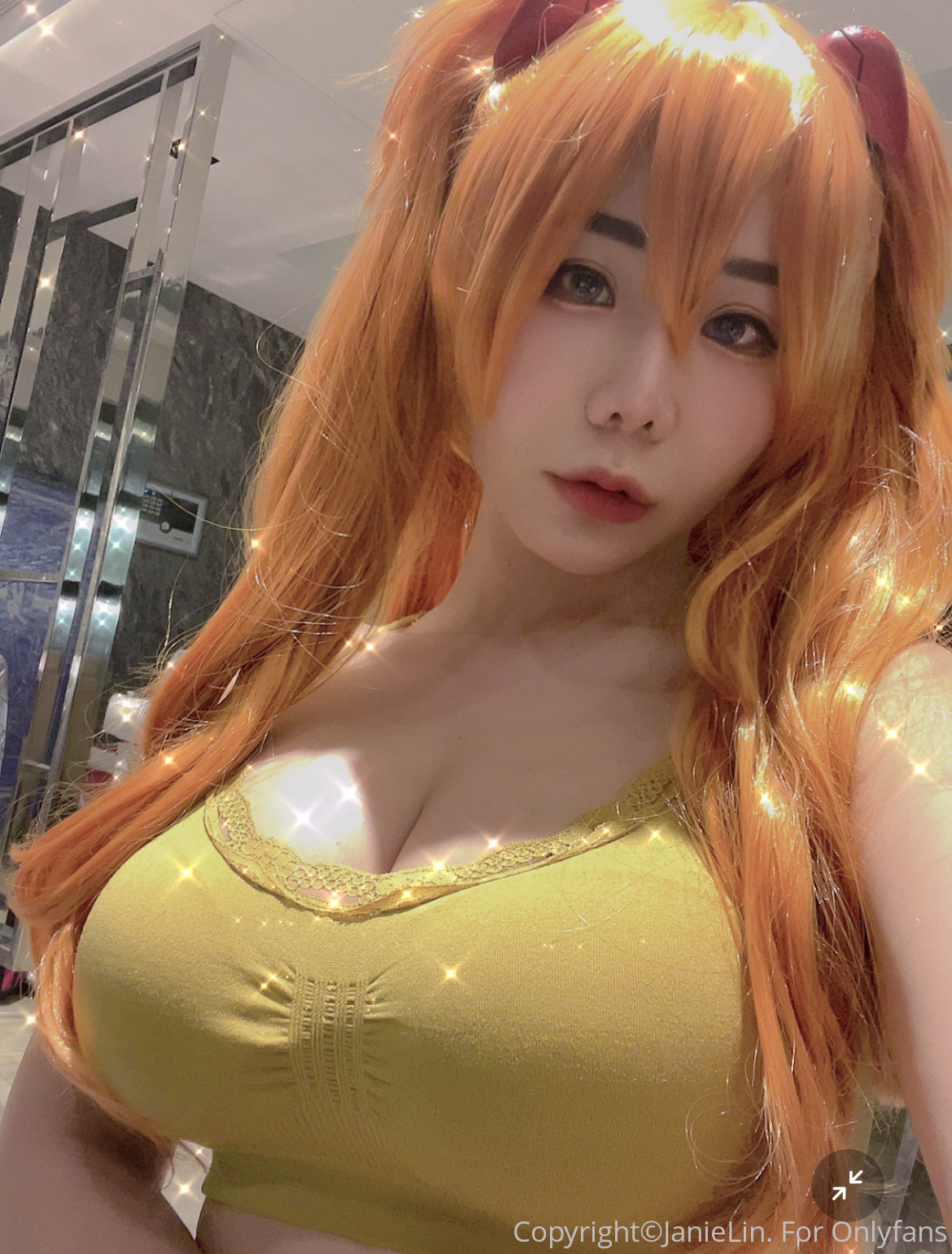 JANiE 泥泥 – 北捷手扶梯驚現爆乳妹「超大尺寸」緩緩上升，男性旅客塞爆「泥泥學姐大膽自拍」 - P122