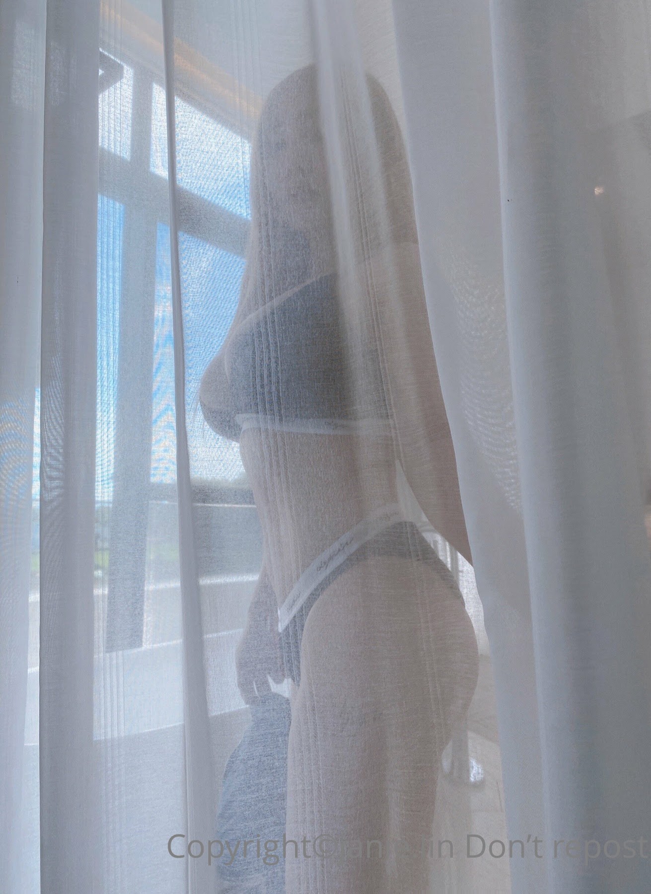 JANiE 泥泥 – 北捷手扶梯驚現爆乳妹「超大尺寸」緩緩上升，男性旅客塞爆「泥泥學姐大膽自拍」 - P140