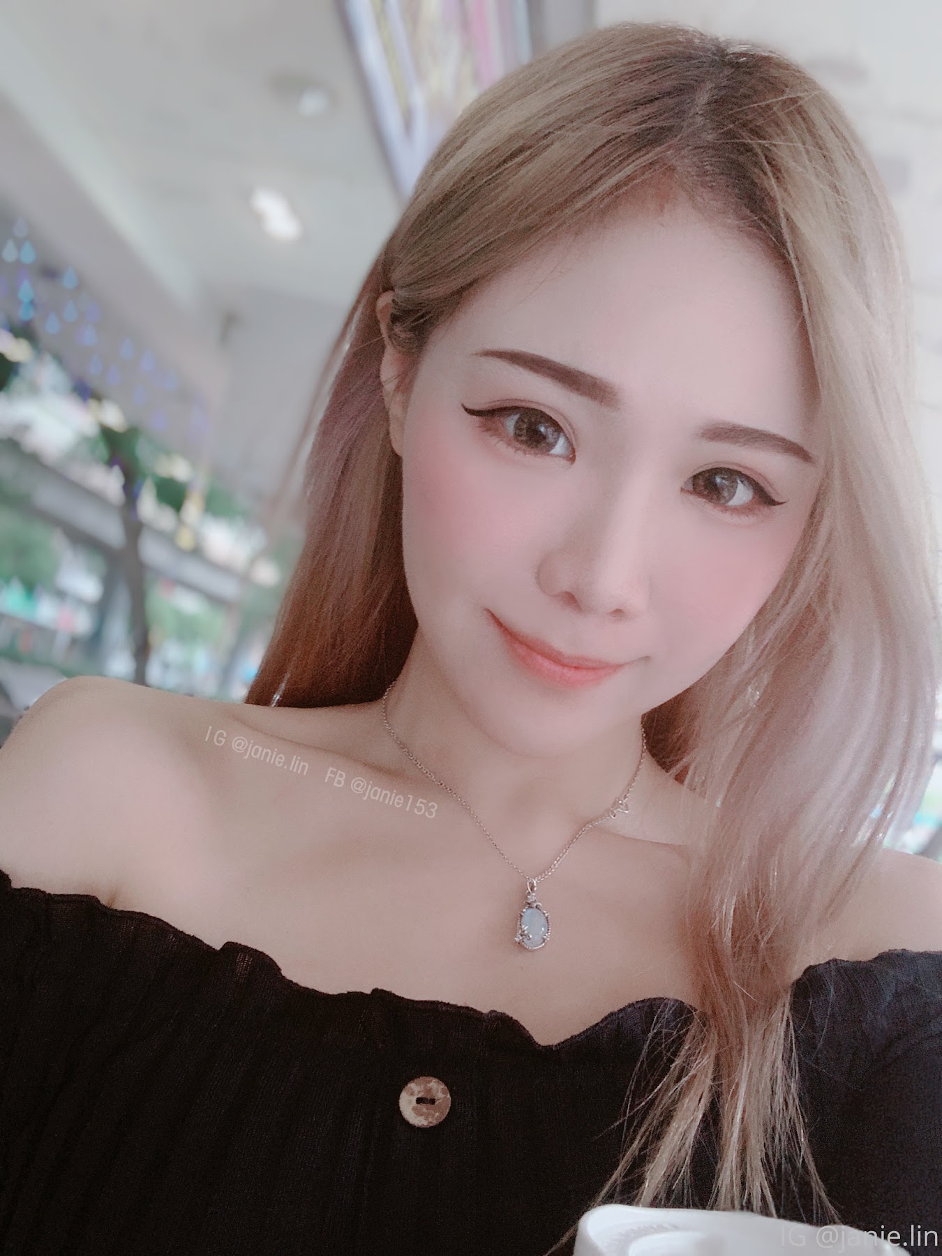 JANiE 泥泥 – 北捷手扶梯驚現爆乳妹「超大尺寸」緩緩上升，男性旅客塞爆「泥泥學姐大膽自拍」 - P189