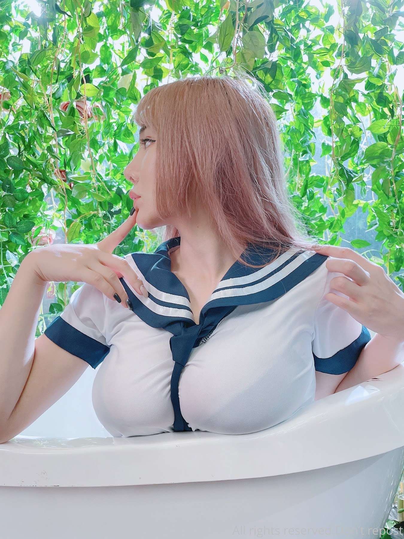 JANiE 泥泥 – 北捷手扶梯驚現爆乳妹「超大尺寸」緩緩上升，男性旅客塞爆「泥泥學姐大膽自拍」 - P196