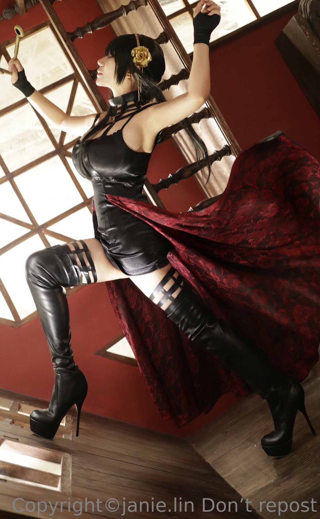 JANiE 泥泥 – 北捷手扶梯驚現爆乳妹「超大尺寸」緩緩上升，男性旅客塞爆「泥泥學姐大膽自拍」 - P33