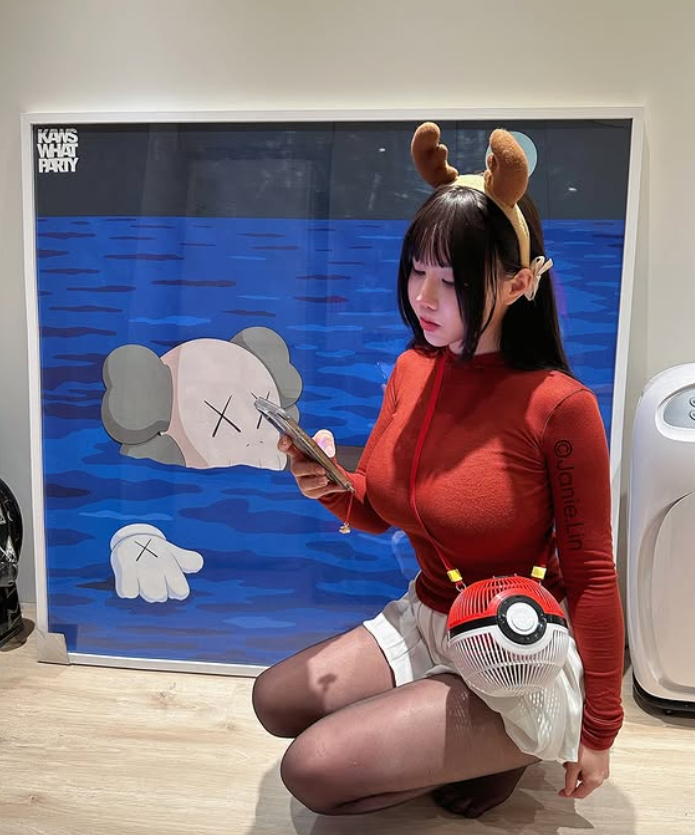 JANiE 泥泥 – 北捷手扶梯驚現爆乳妹「超大尺寸」緩緩上升，男性旅客塞爆「泥泥學姐大膽自拍」 - P4