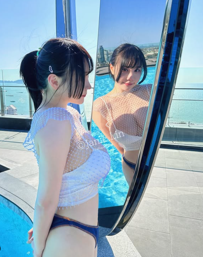 JANiE 泥泥 – 北捷手扶梯驚現爆乳妹「超大尺寸」緩緩上升，男性旅客塞爆「泥泥學姐大膽自拍」 - P76