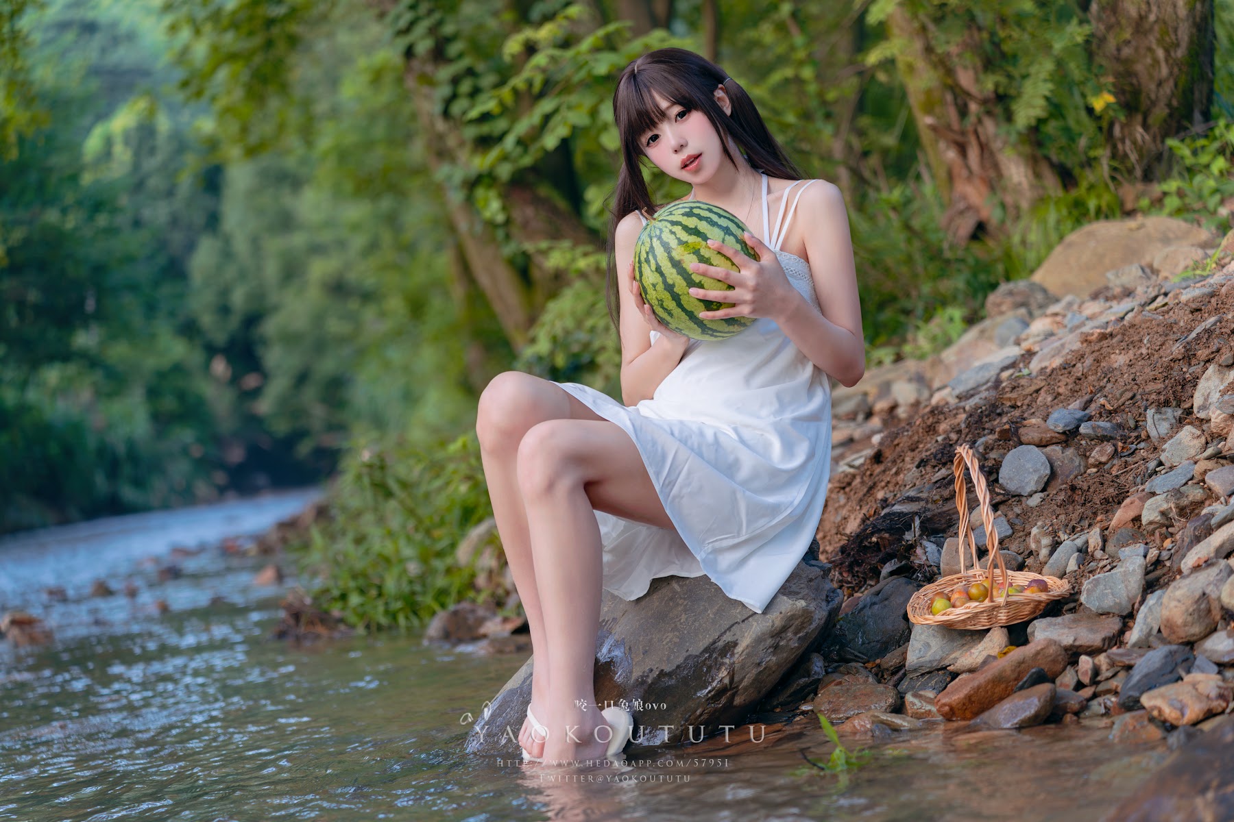 Coser@黏黏团子兔 – 八月订阅『溯溪之夏』& 恋爱循环 - P10