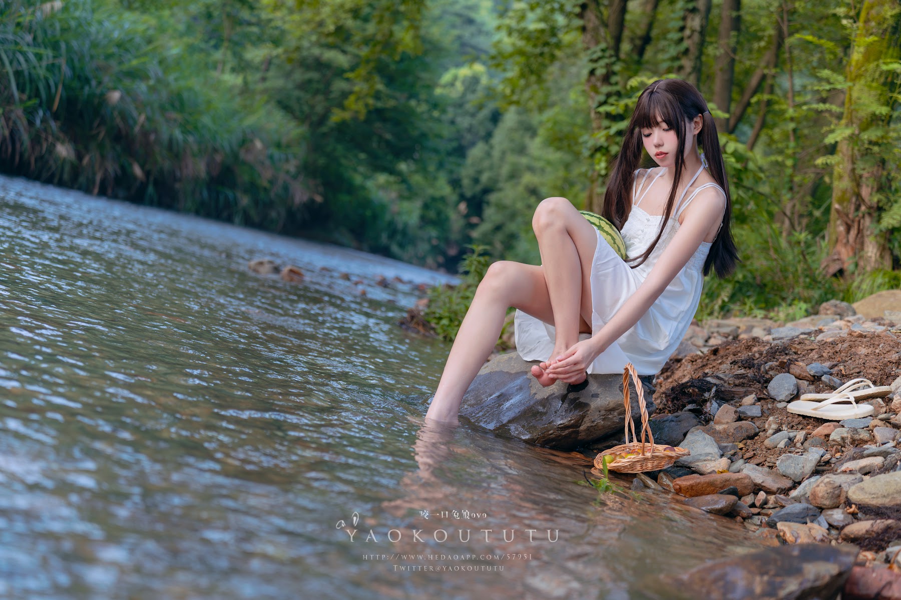 Coser@黏黏团子兔 – 八月订阅『溯溪之夏』& 恋爱循环 - P13