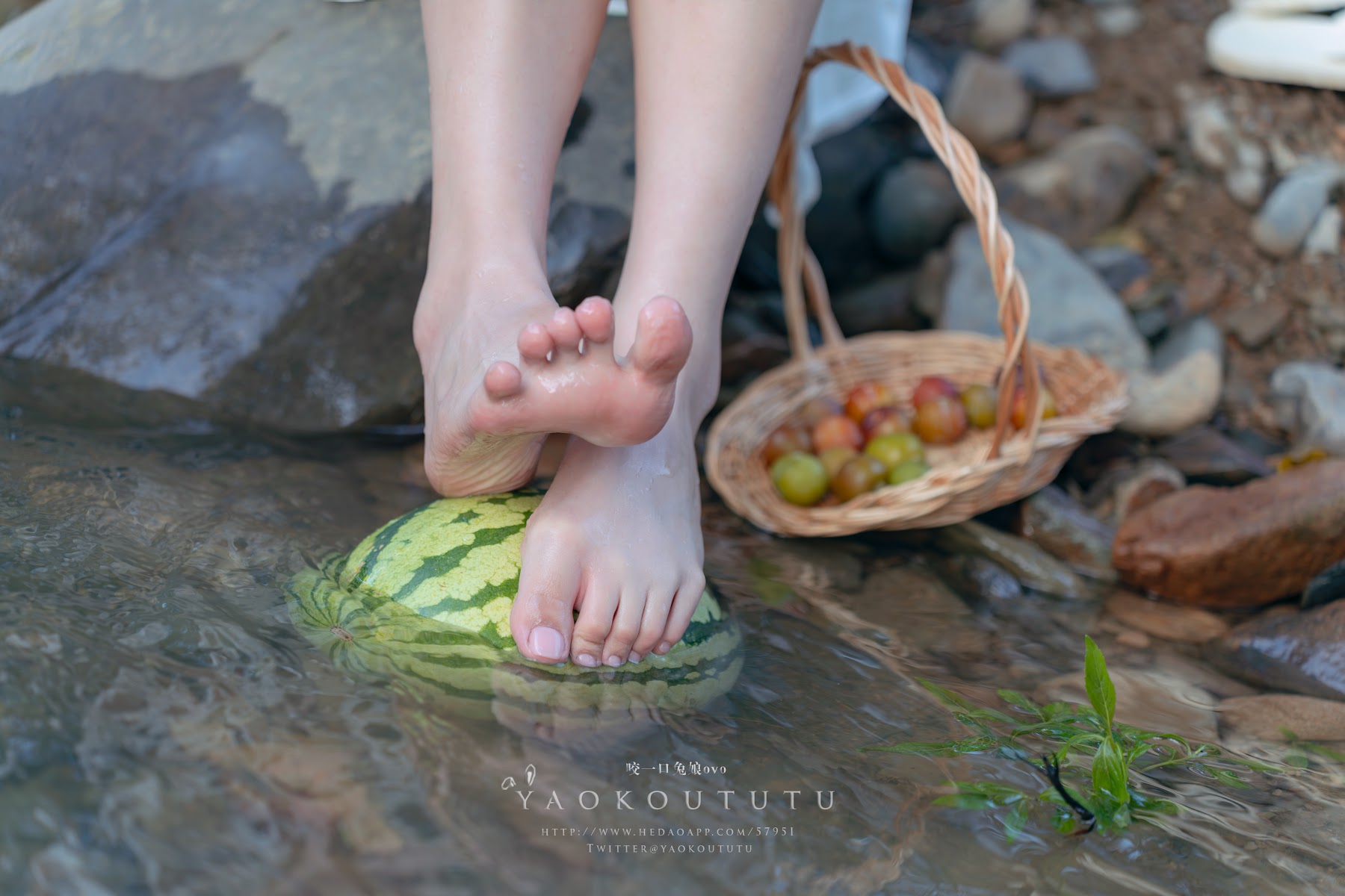 Coser@黏黏团子兔 – 八月订阅『溯溪之夏』& 恋爱循环 - P15