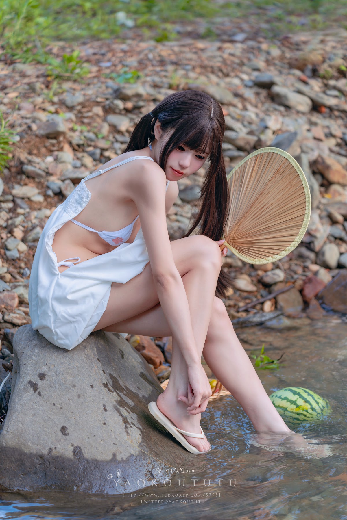 Coser@黏黏团子兔 – 八月订阅『溯溪之夏』& 恋爱循环 - P24
