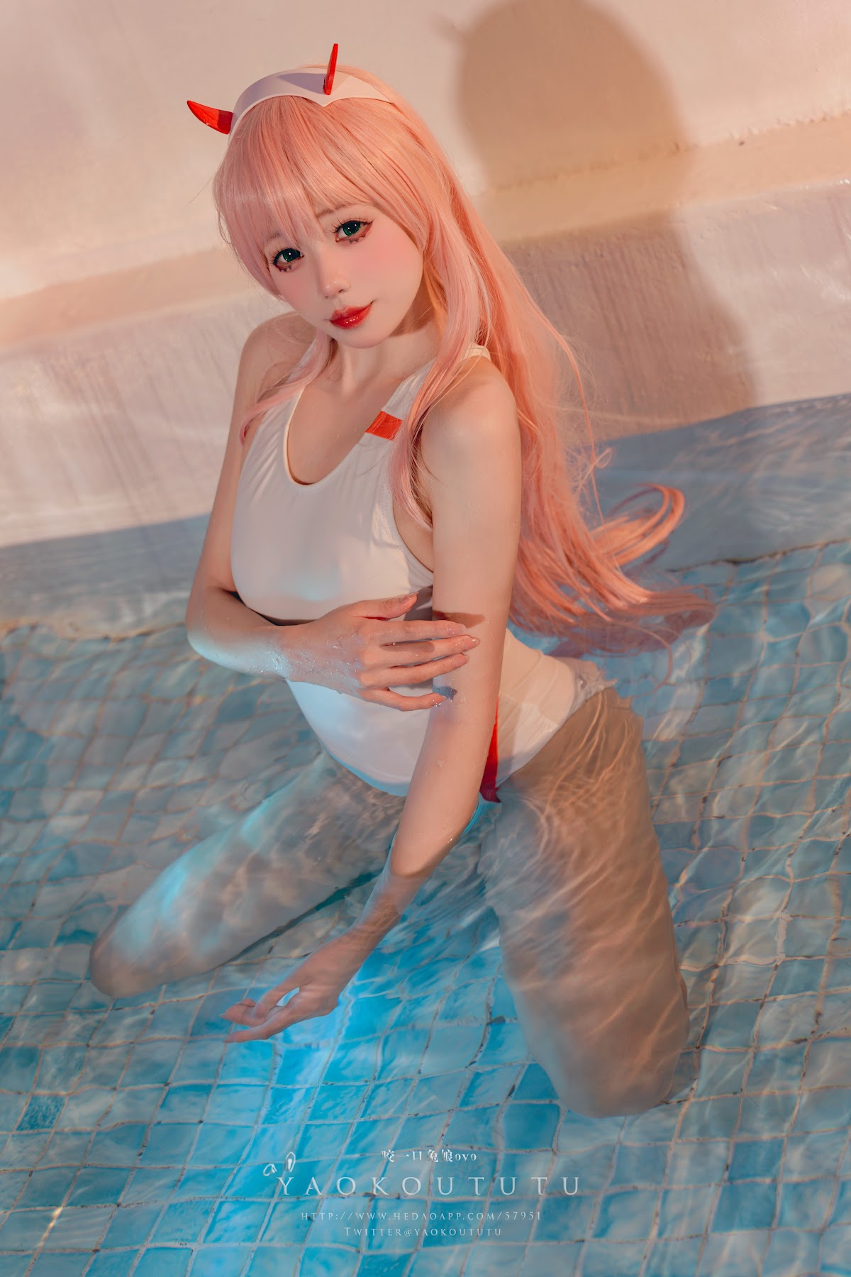 Coser@黏黏团子兔 – 国家队02泳装Pretty - P24