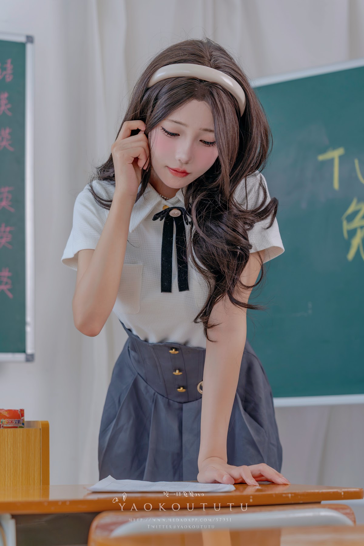 Coser@黏黏团子兔 – 实习老师的欢迎仪式&Touch It - P10