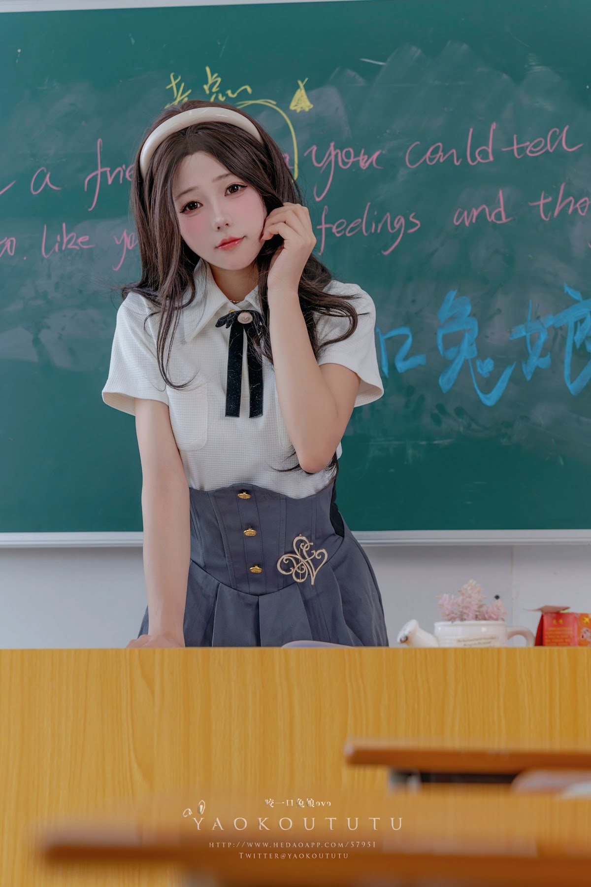Coser@黏黏团子兔 – 实习老师的欢迎仪式&Touch It - P12
