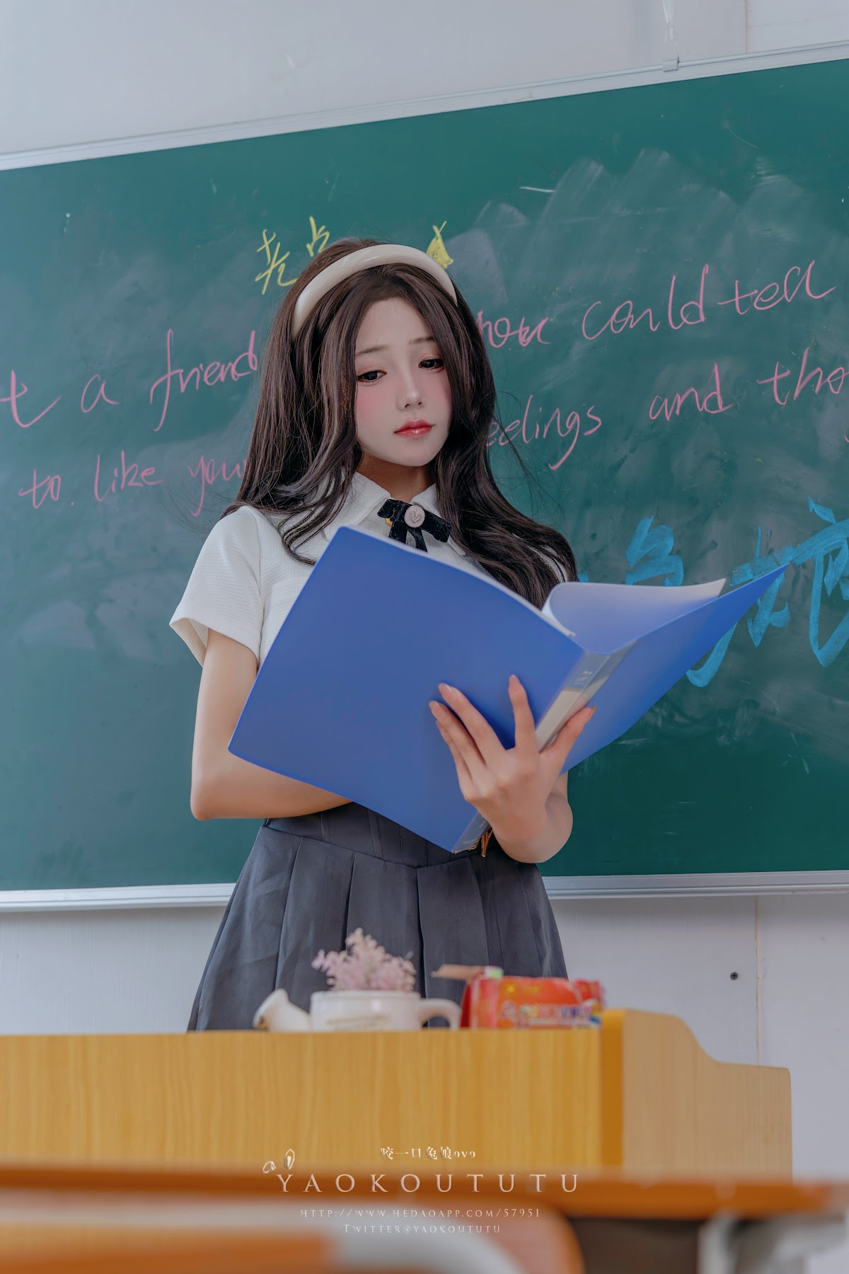 Coser@黏黏团子兔 – 实习老师的欢迎仪式&Touch It - P1