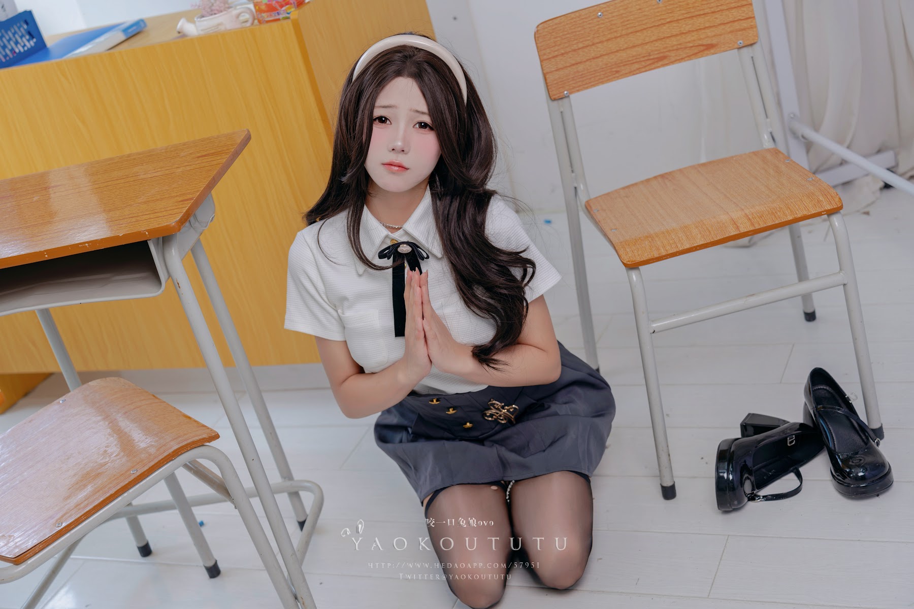 Coser@黏黏团子兔 – 实习老师的欢迎仪式&Touch It - P41