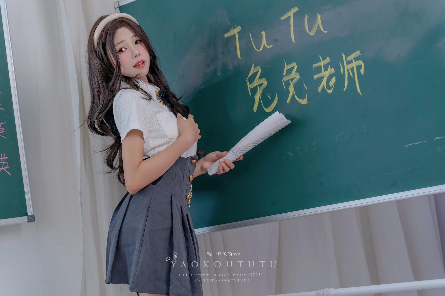 Coser@黏黏团子兔 – 实习老师的欢迎仪式&Touch It - P80