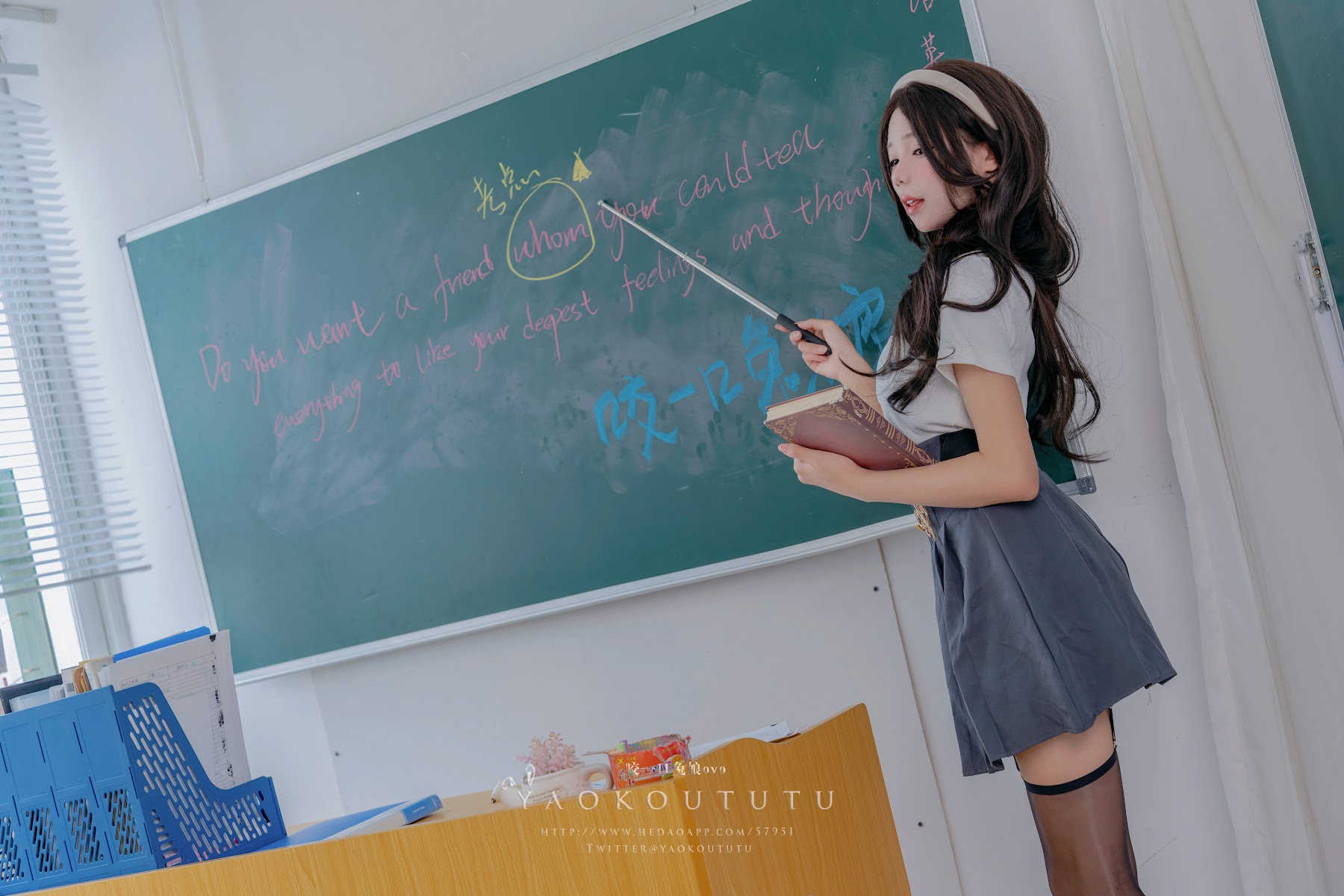 Coser@黏黏团子兔 – 实习老师的欢迎仪式&Touch It - P8