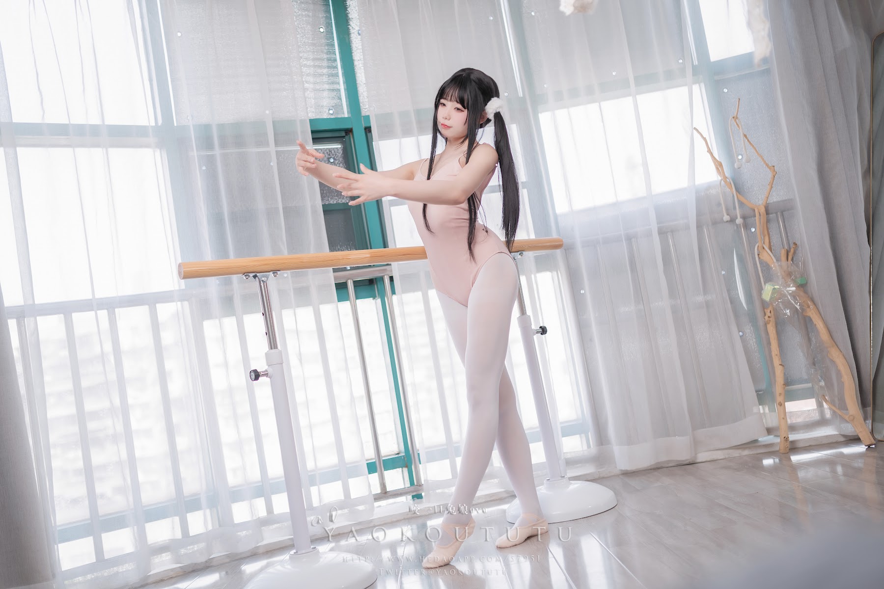 Coser@黏黏团子兔 – 来不及的舞蹈课 - P11