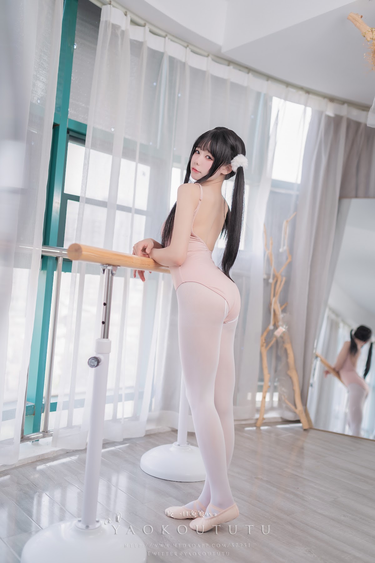Coser@黏黏团子兔 – 来不及的舞蹈课 - P1