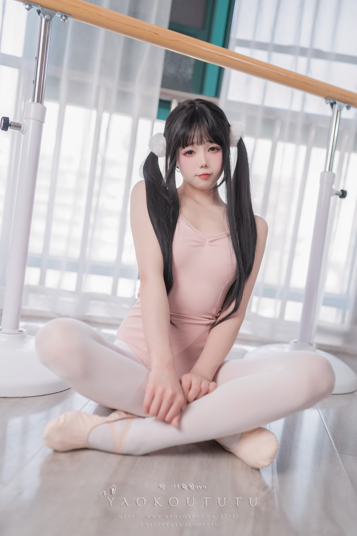 Coser@黏黏团子兔 – 来不及的舞蹈课 - P25